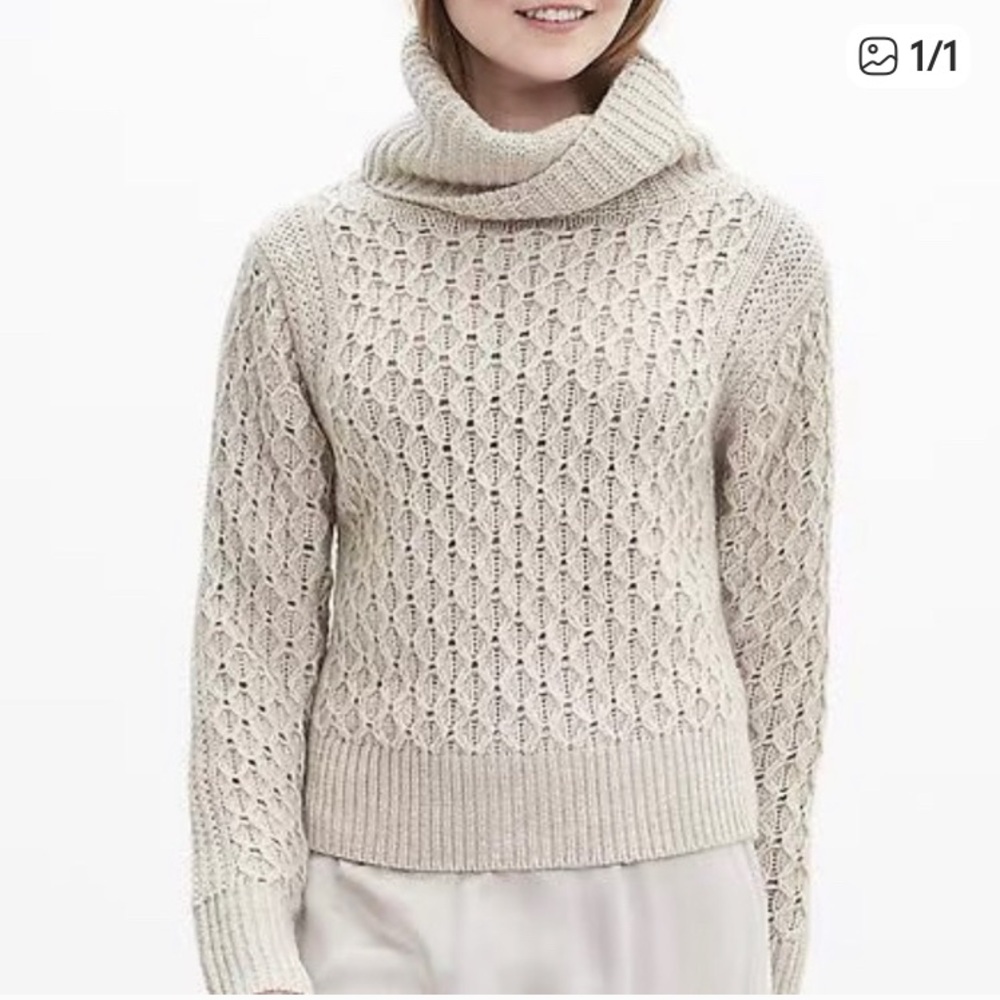 Banana Republic.Alpaca Wool Blend Cowl Neck Sweater. Small. S137